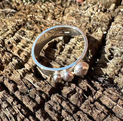 Stylish solid silver blob ring